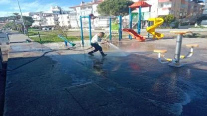 Ayvalık’ta Park ve Bahçeler Ekipleri 7/24 Görev Başında