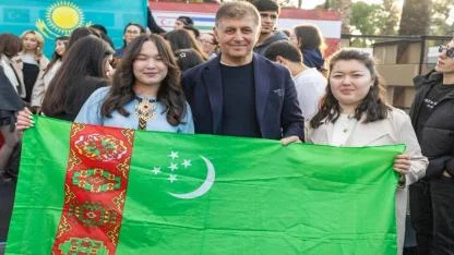 Başkan Tugay Dünya Türk Dili Ailesi Günü’nü öğrencilerle birlikte kutladı