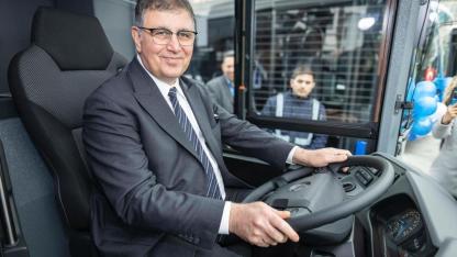 Başkan Tugay’ın Engelliler Günü’nde duyurduğu “Duraktayım” müjdesi hayata geçti