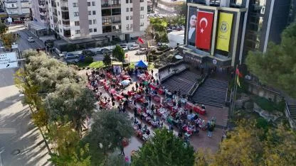 Buca’da dayanışma ve alışveriş bir arada