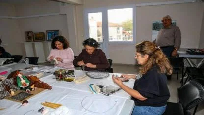 Çiğli’de Kadınlar Unutulmaya Yüz Tutmuş “Kitre Bebek” Sanatını Yaşatıyor