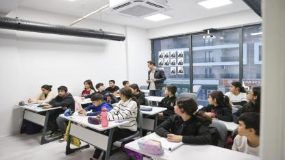 Çocuklara ders desteği, yetişkinlere mesleki gelişim fırsatı