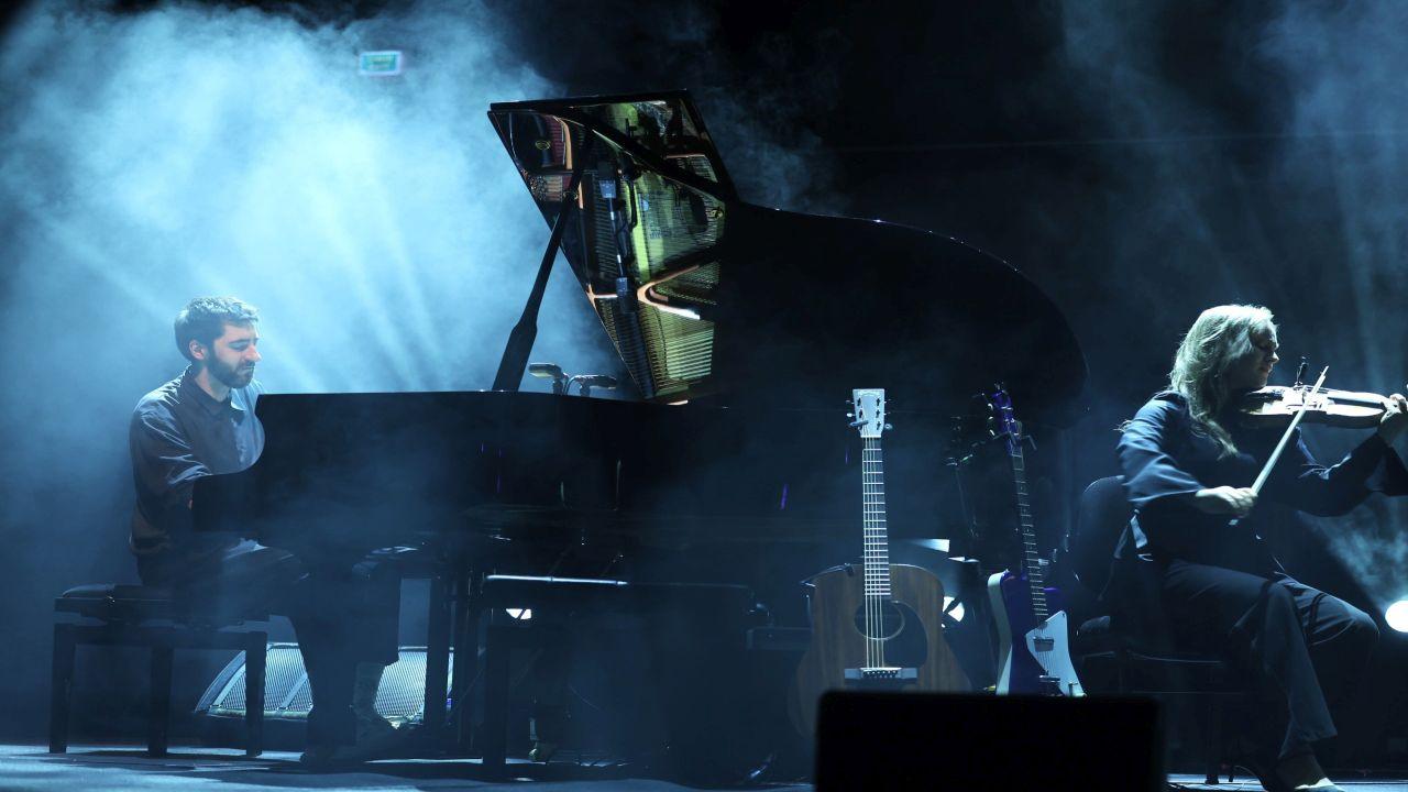 Dünyaca ünlü piyanist İzmir&#039;de ayakta alkışlandı