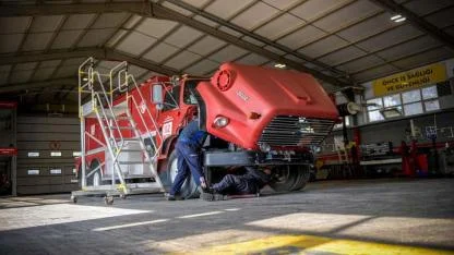 İtfaiye araçlarının bakım üssü: Mekatronik Atölyesi