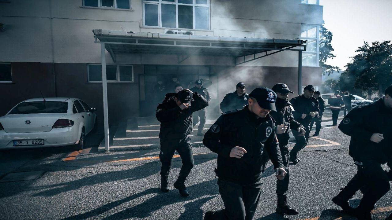 İtfaiye ekiplerinden polis okulunda yangın tatbikatı