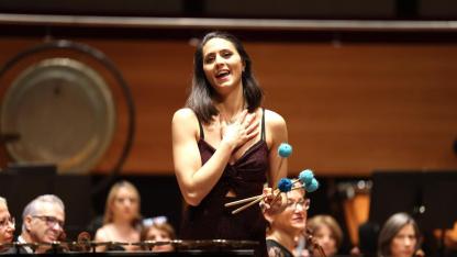 İzmir Devlet Senfoni Orkestrası’na tencere ve tava ile eşlik etti