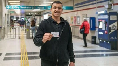 İzmir’de toplu ulaşımda “Genç İzmirim Kart” dönemi başladı