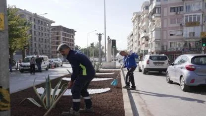 İzmir’in çehresi su tasarruflu bitkilerle güzelleşiyor