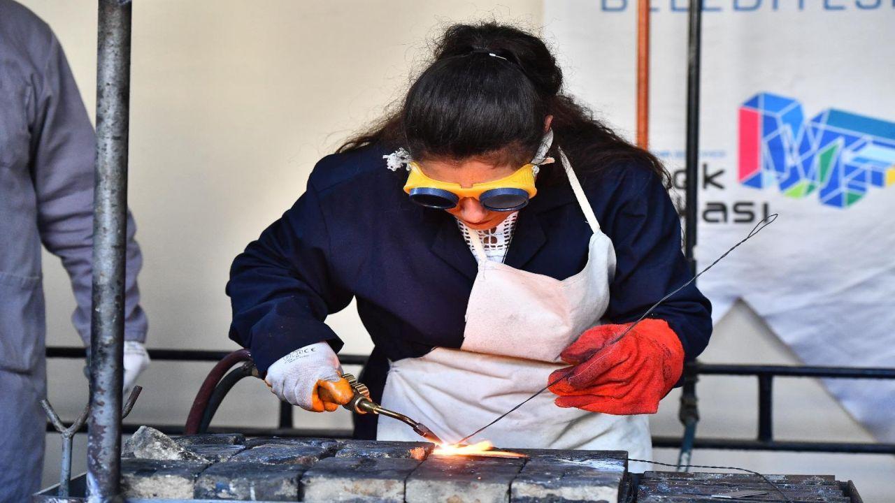 İzmir’in istihdam üssü 2025’te “fabrika” gibi çalıştı