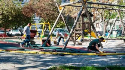 Karşıyaka’nın parkları tek tek yenileniyor