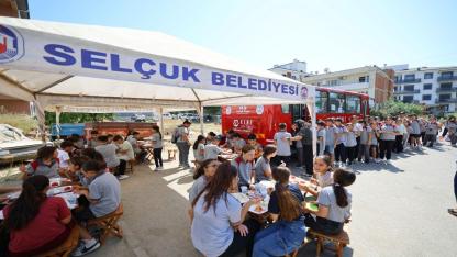 “Kent Lokantası Öğrenci Otobüsü Bir Yaşında: Uygulamaya Yoğun İlgi Sürüyor”