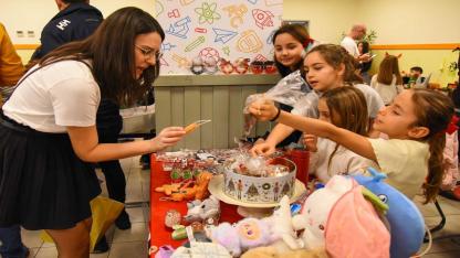 Minik eller ormanlar için çalıştı