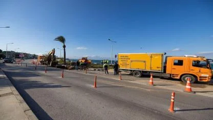 Mithatpaşa Caddesi’ndeki ana boru arızası için İZSU seferber oldu