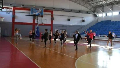 “Narlıdere’de Kadınlar Güne Sporla Başlıyor”