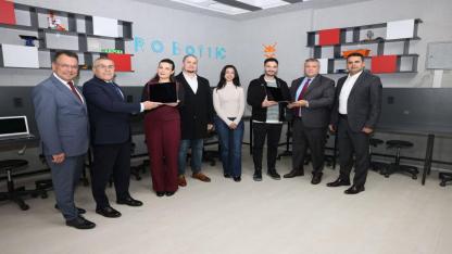 Okul-Sanayi İş Birliğiyle Okullara Bilgisayar Bağışı