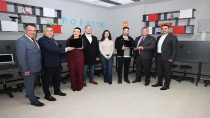 Okul-Sanayi İş Birliğiyle Okullara Bilgisayar Bağışı