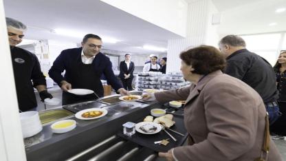 Balçova Belediyesi'nden İhtiyaç Sahiplerine Sıcak Yemek Desteği