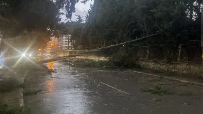 Buca Belediyesi ekiplerinin fırtına ve yağış mesaisi