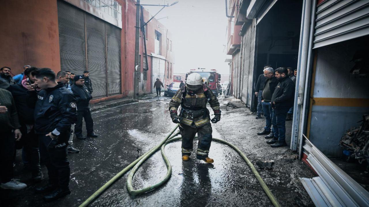 Buca’da depo yangını kısa sürede söndürüldü