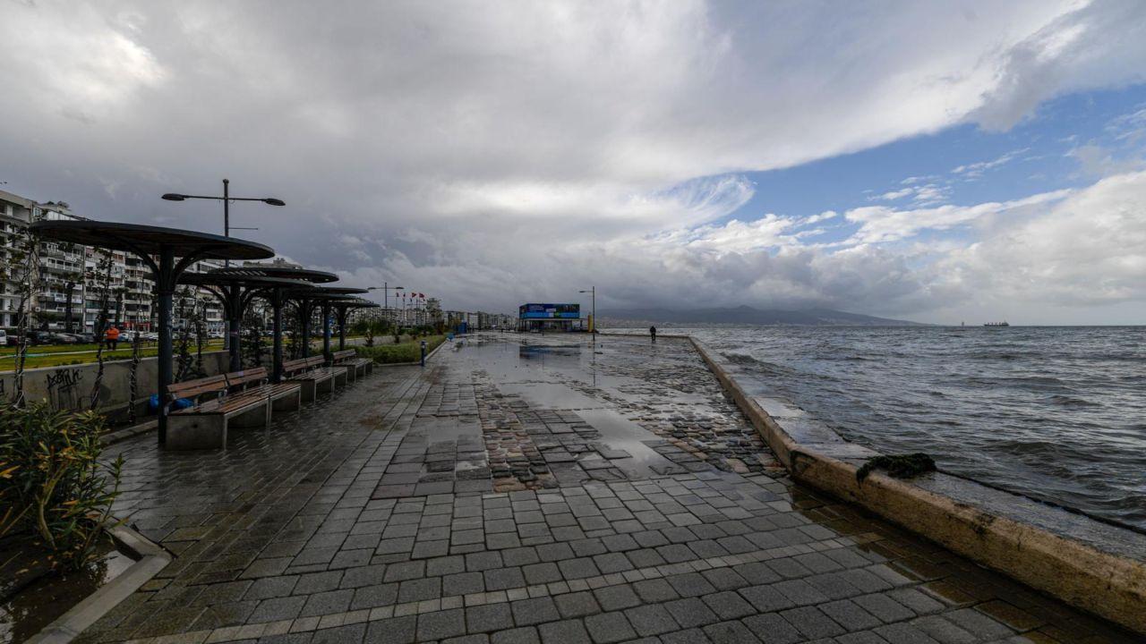 Fırtına duvarı Kordon’da taşkını önledi