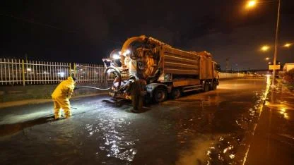İzmir Büyükşehir Belediyesi ekipleri sağanak yağış nedeniyle seferber oldu