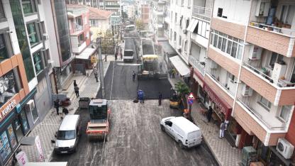 İzmir’de ulaşımı rahatlatan asfalt atağı