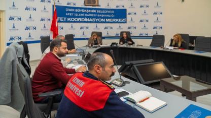 İzmir’de yağış sonrası hasar tespit ve müdahale çalışmaları devam ediyor