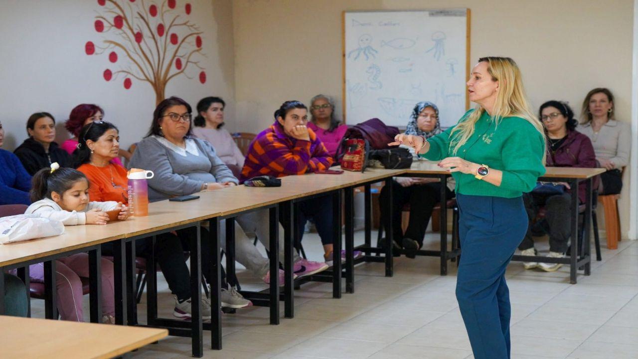 İzmirli yurttaşlar, rahim ağzı kanserine karşı bilinçleniyor