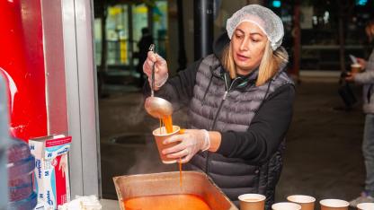 Karşıyaka’da 15 bin kişiye sıcak çorba ikramı