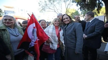 Karşıyakalılar Zübeyde Anne’yi kabri başında andı