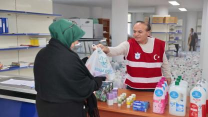 Konak’tan ihtiyaç sahiplerine temizlik ve hijyen malzemesi desteği