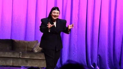 Yasemin Sakallıoğlu, İzmirlileri kahkahaya boğdu