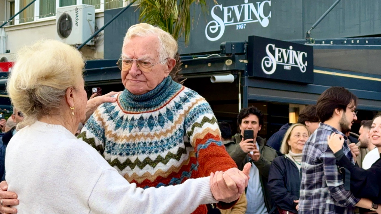 Aşkın melodileri Alsancak’ta yükseldi