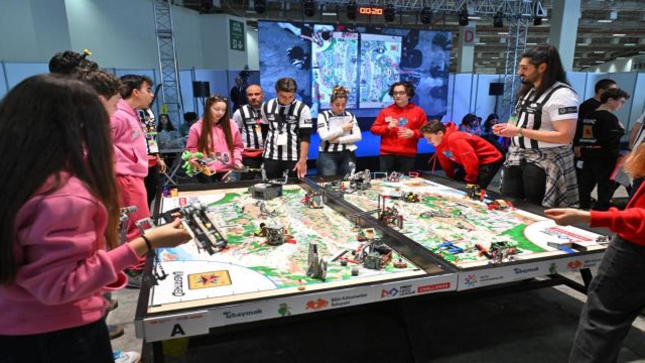 Bilimle büyüyen Bornova’da 179 genç sertifikalarını aldı