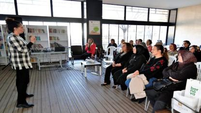 Bornova’da kadınlar hem üretiyor hem bilinçleniyor