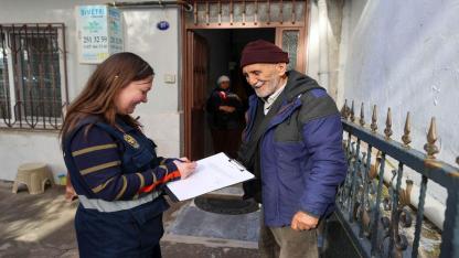 Buca Belediyesi’nden selden etkilenen ailelere eşya desteği