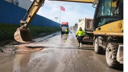 Büyükşehir, aşırı yağış sonrası kapanan yolları bir bir açıyor