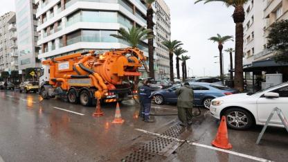 Büyükşehir ekipleri sağanak yağış nedeniyle seferber oldu
