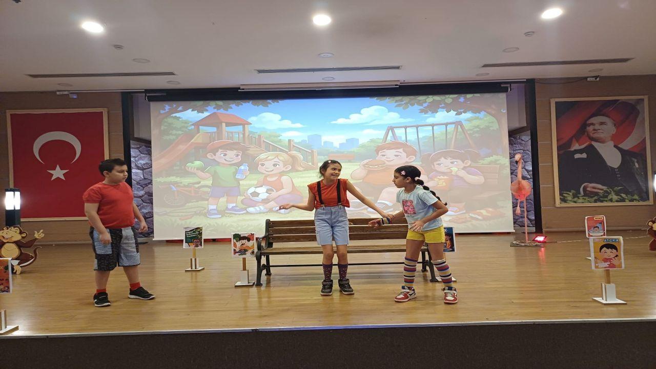 Çiğli’de Minikler Mikroplara Karşı Sahneye Çıktı