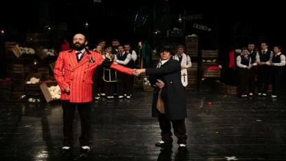 İzmir Şehir Tiyatroları’ndan görkemli prömiyer