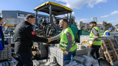 İzmir’in yollarında tam gaz asfalt seferberliği