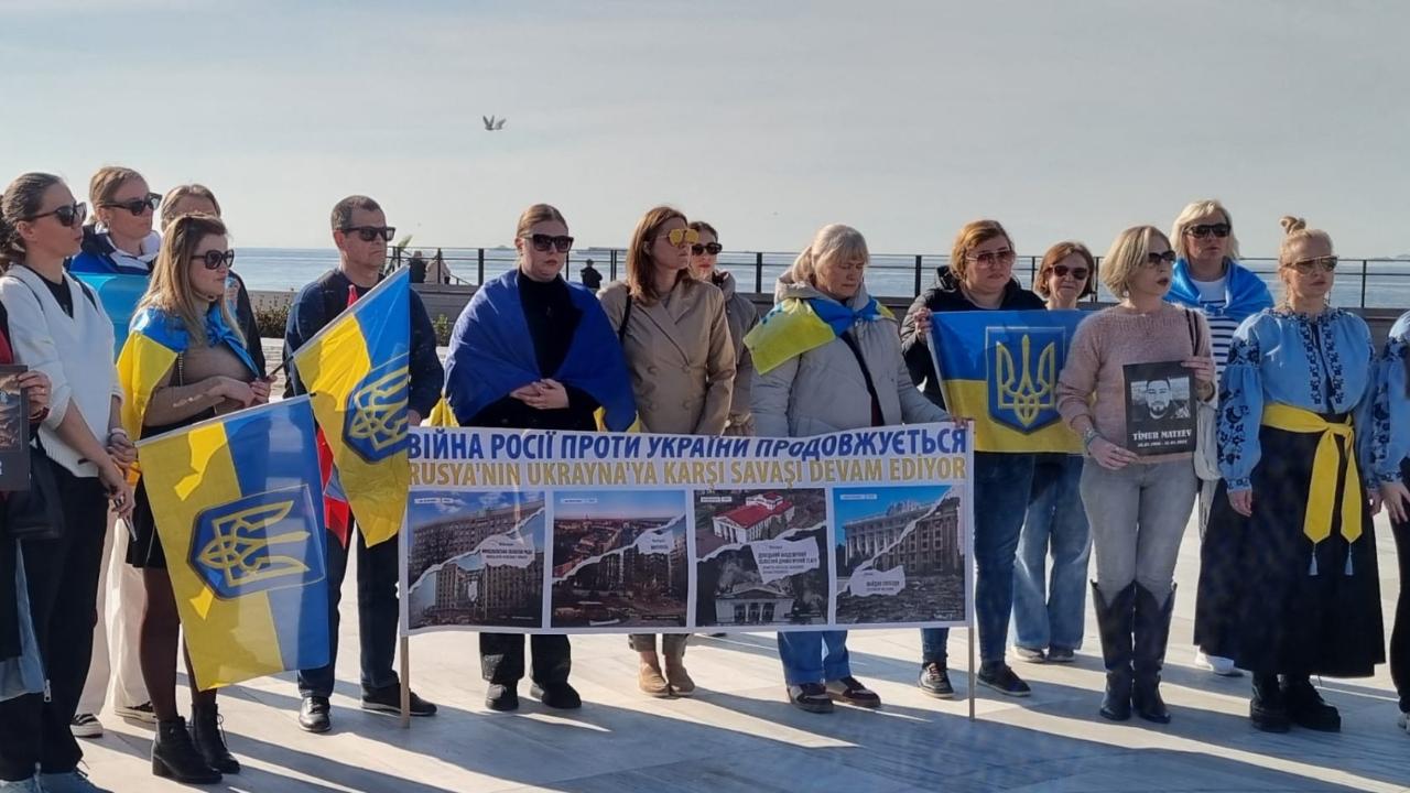 İzmirli Ukraynalılar Savaşın 4. Yılında Gündoğdu’dan Ses Yükseltti