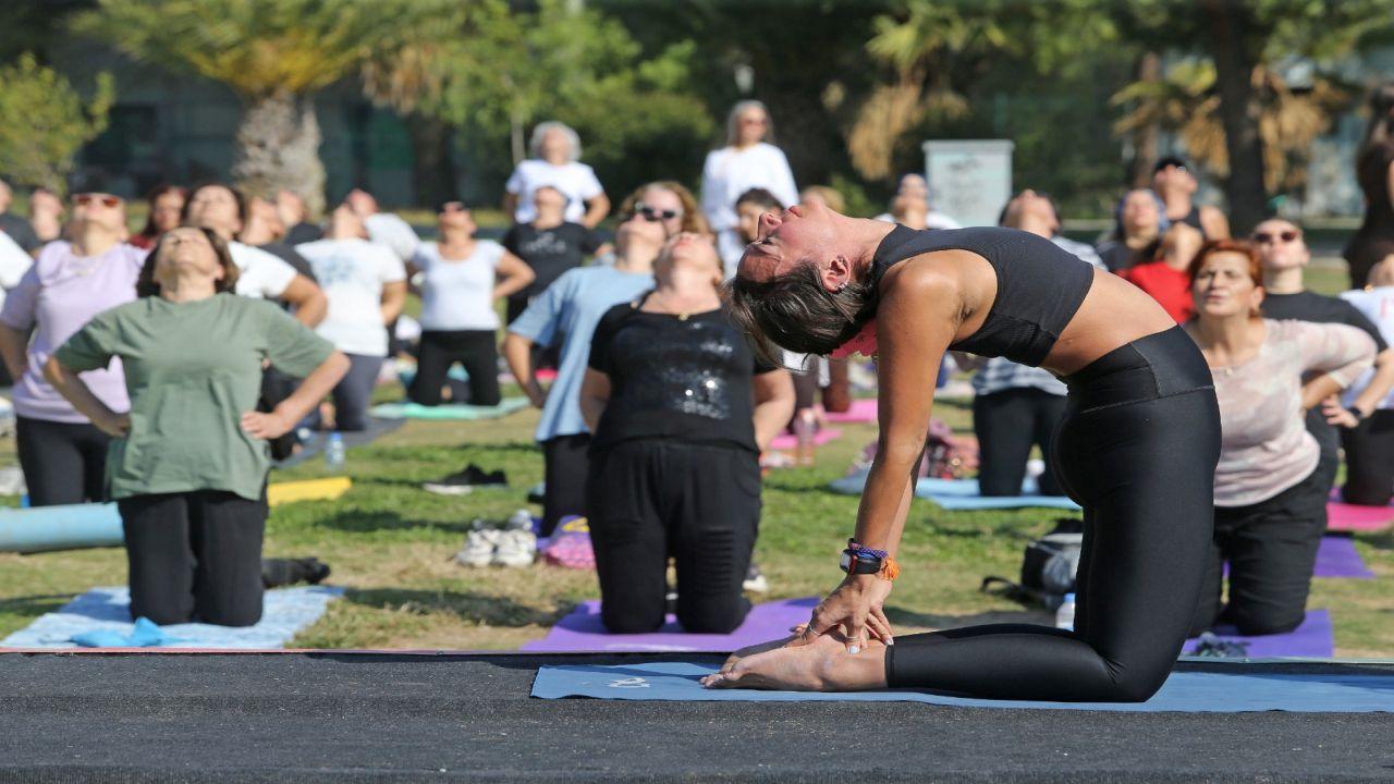 Karşıyaka Belediyesi’nden 14 Şubat’a özel yoga etkinliği