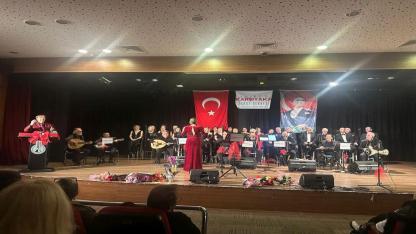 Karşıyaka Sanat Derneği’nde salon doldu, ayakta duracak yer kalmadı