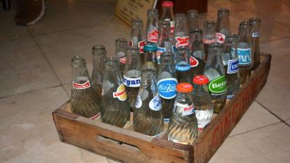 Koleksiyoner Tolga Bugakaptan İzmir’de Gazoz Kültürünün Tarihini anlattı