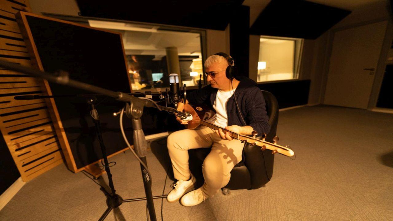 Saz çalan da geliyor rap yapan da