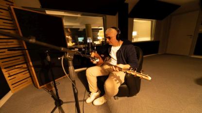 Saz çalan da geliyor rap yapan da