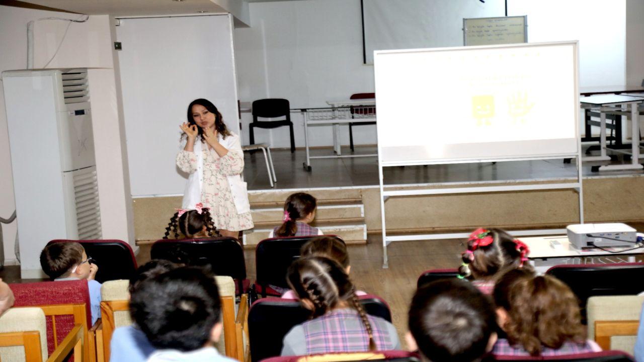 Bayraklı’da 14 Okulda 2 Bin 200 Öğrenciye Hijyen Eğitimi