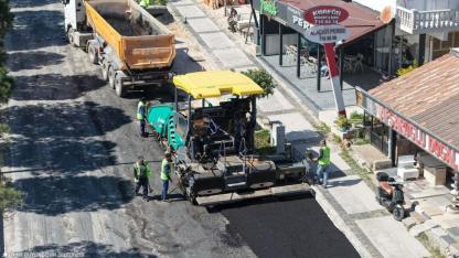 Çeşme’nin yolları yaza hazırlanıyor