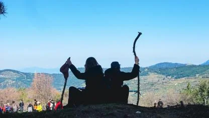 Gençler baharı Efes-Mimas Yolu’nda doğayla karşıladı